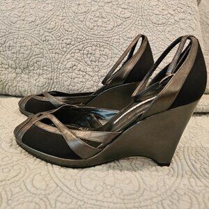 Donald J Pliner Wedge Heel, size 8, very good condition
